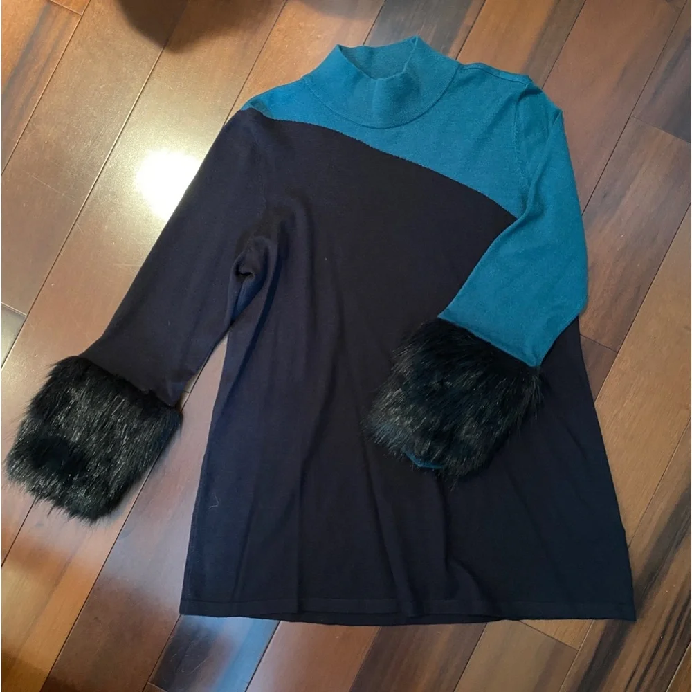 NWOT Alfani Black Teal Chic Stylish Sweater Faux Fur Cuffs Size M. - Picture 7 of 7